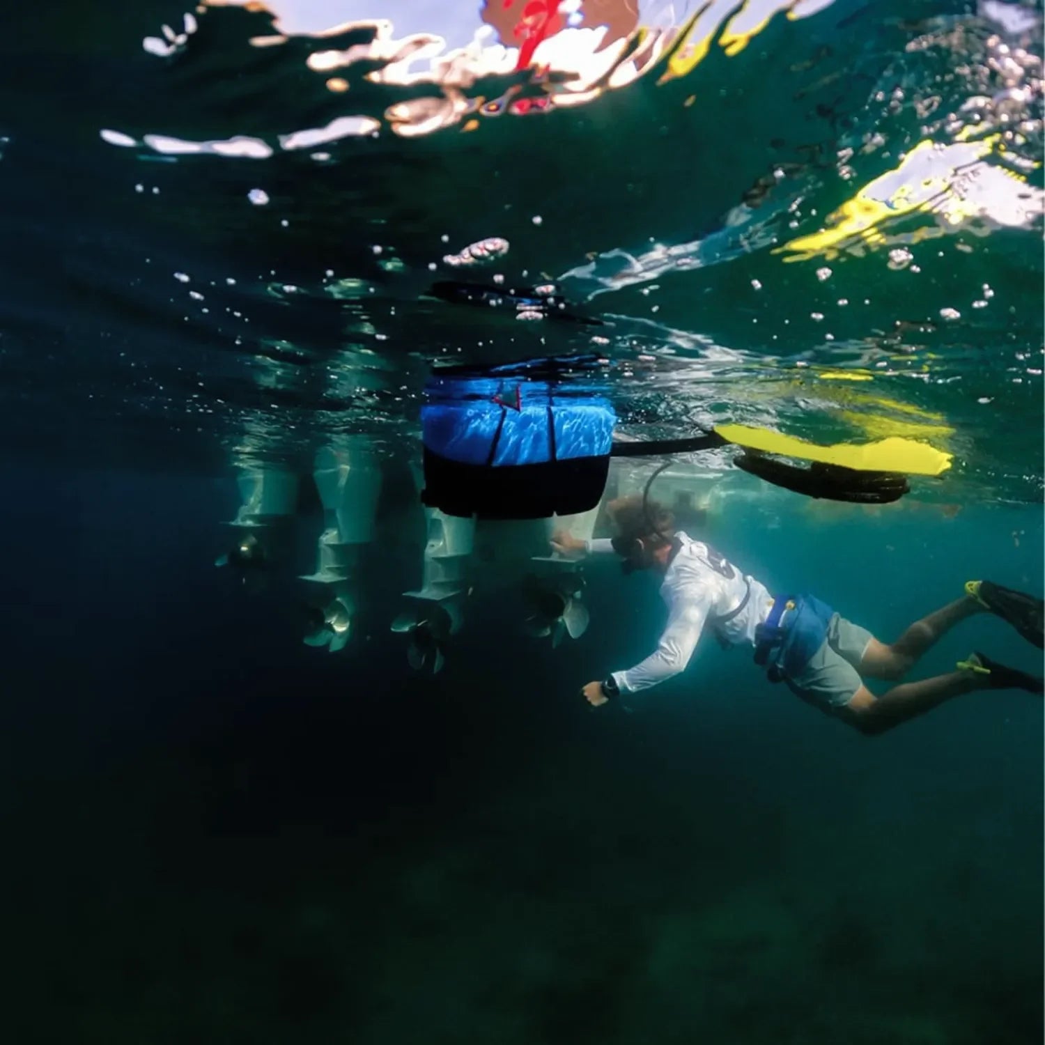 Diver underwater using the Div3 Blue Nomad tankless scuba system from Canadian Board Co.